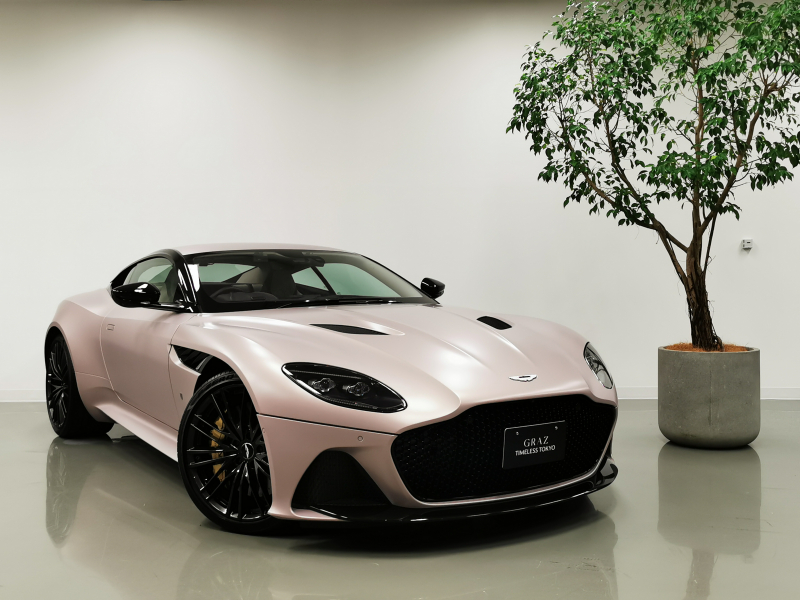 アストンマーティン DBS Superleggera 5.2L V12 RHD 2022MY 1オーナー　Paint-Q-Commission　エグゾーストフルチタニウムシステム　Interior-Inspire Comfort-Light Duotone　サテンチョップドカーボントリムインレイ　Bang & Olufsen　認定中古車保証