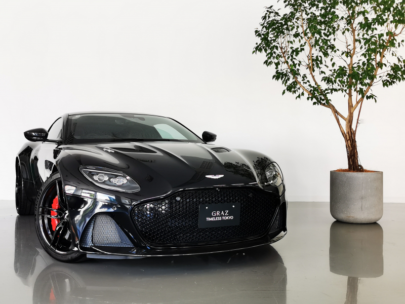 アストンマーティン DBS Superleggera 5.2L V12 RHD 2019MY 1オーナー　21inchグロスブラックホイール　シートベンチレーション　レザーヘッドライニング　グロスカーボンルーフ　グロスカーボンサイドルーバー　サテンチョップドカーボントリム　認定中古車保証